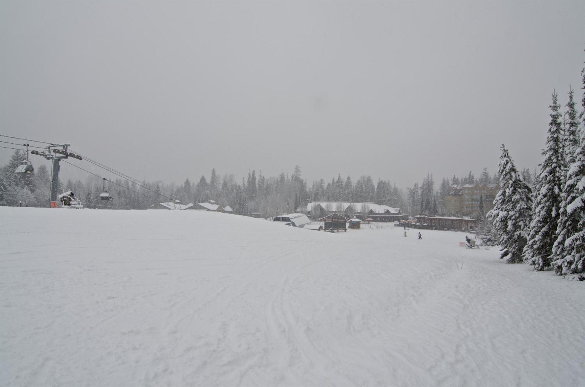 Aspens On The Mountain Ski In Out Whistler Exterior foto